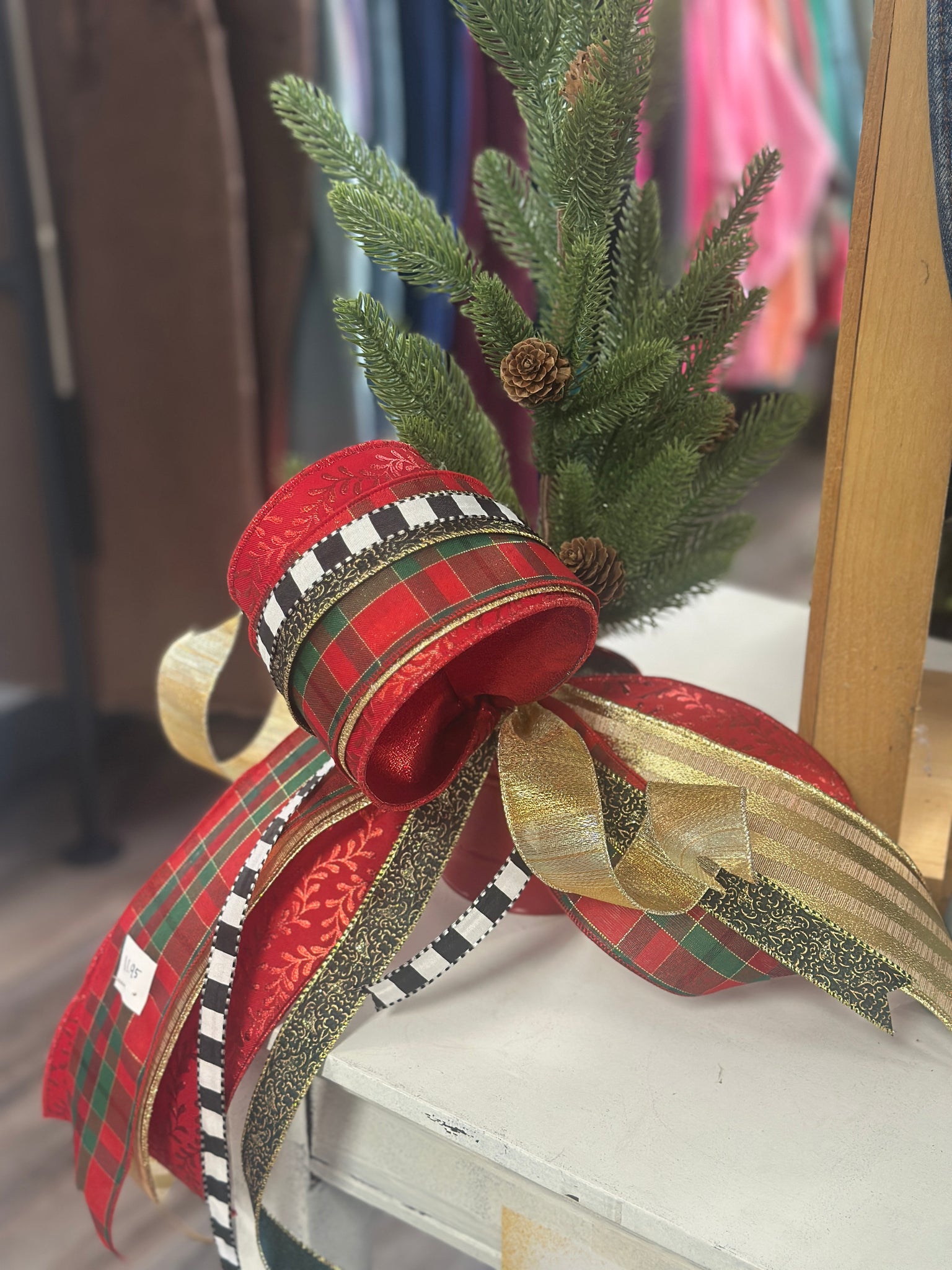 Small Holiday Hearth Bow