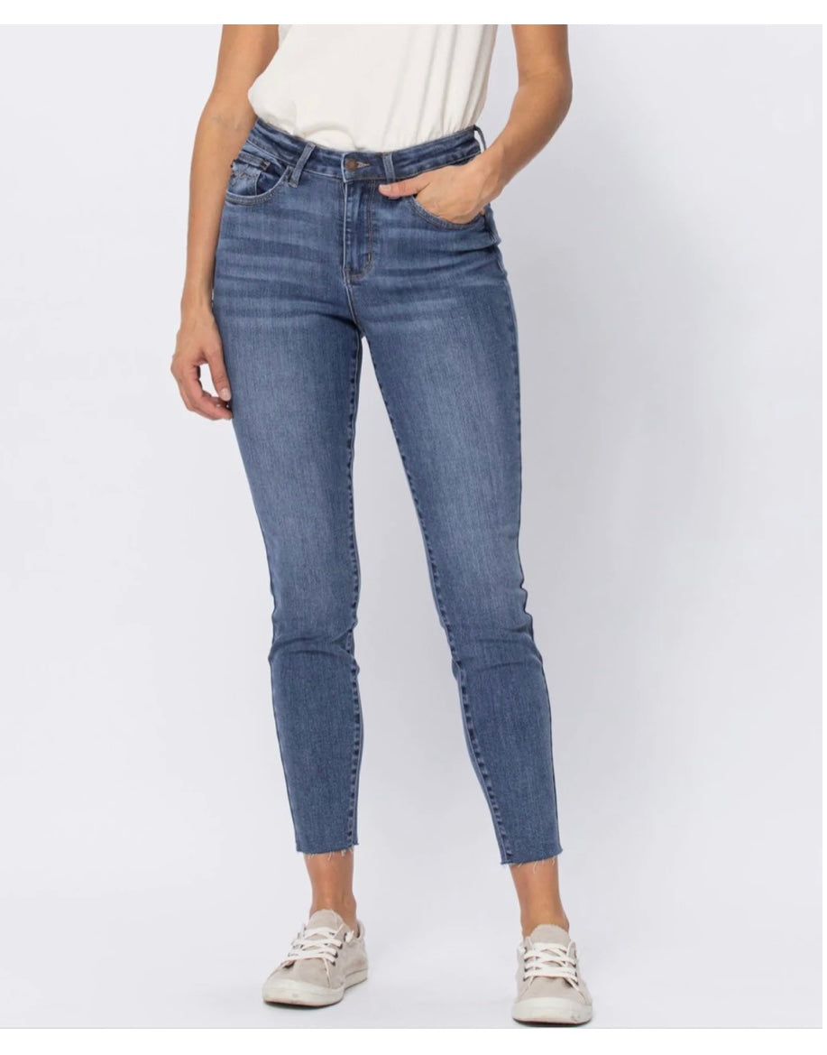 Judy Blue Hi-Waisted Embroidered Pocket - Relaxed Fit